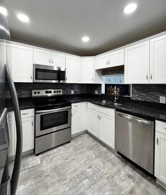 Building Photo - 404 Bainbridge Ct