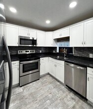 Building Photo - 404 Bainbridge Ct