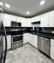 Building Photo - 404 Bainbridge Ct