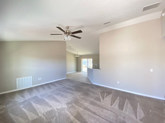 Building Photo - Desirable SW Ocala Neighborhood 3/2/2 *WON'T LAST*