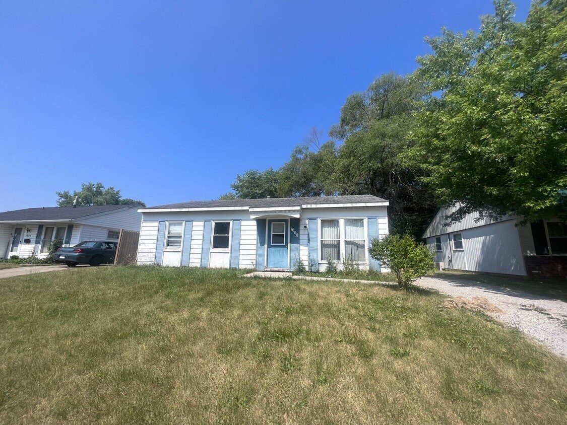 Primary Photo - 3 Bedroom House