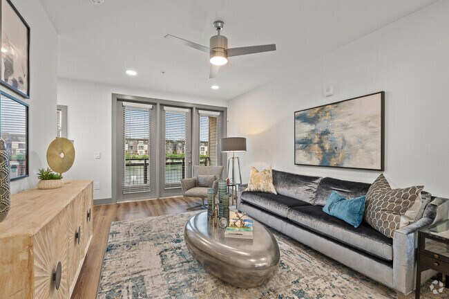 1BR , 1,5BA - 1.076SF Verde azulado - The Overton