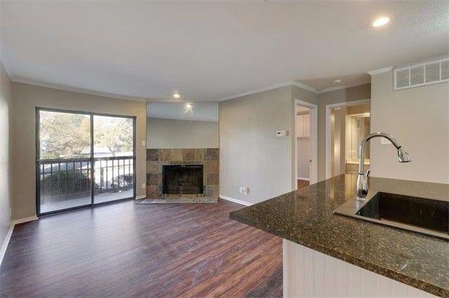 Foto del edificio - 8888 Tallwood
