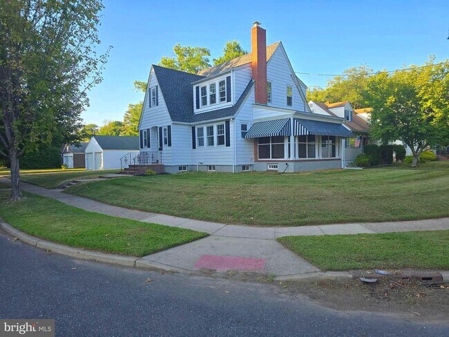 Foto del edificio - 130 Crescent Ave