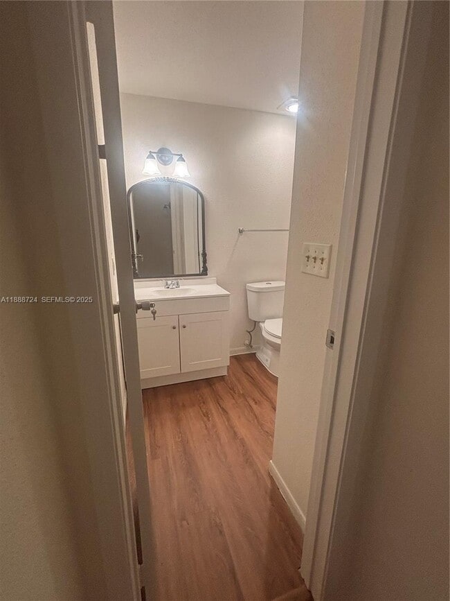 Foto del edificio - 875 Riverside Dr