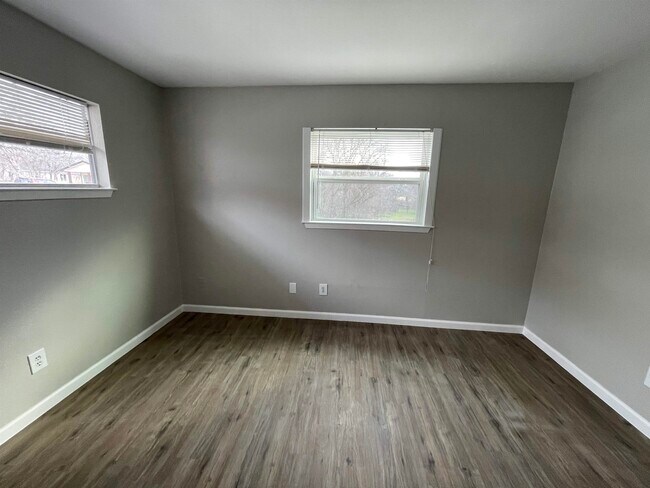 Building Photo - 1533 Sioux Trail