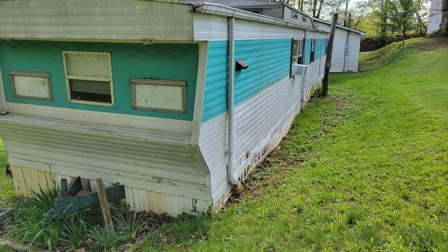 Back of Trailer - 41 Burnt Cabin Rd