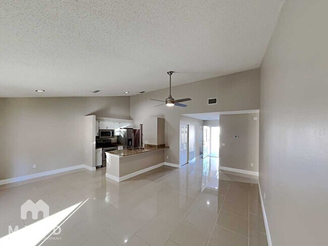 Foto del edificio - 8310 Clermont St