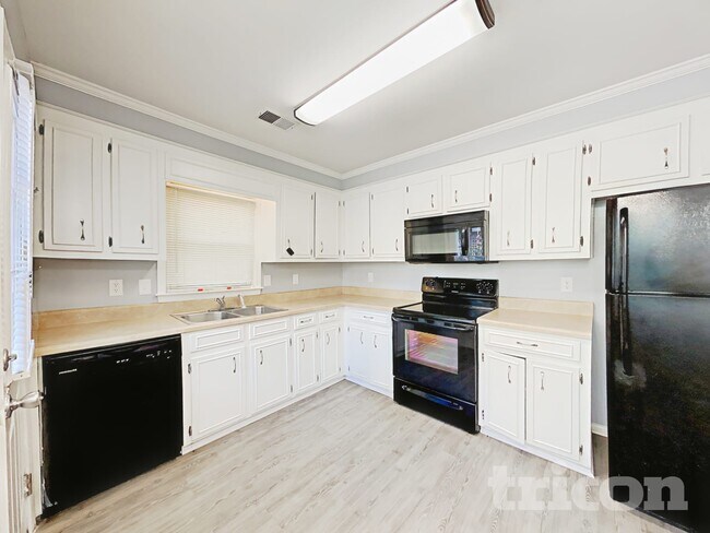 Building Photo - 308 Kenton Dr