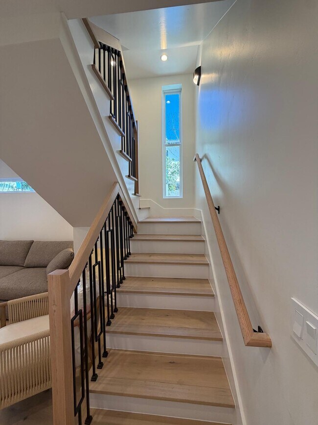 Pisos de madera - 301 Lugonia St