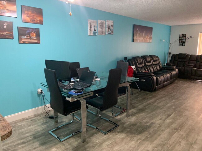 Dinning/Living Room - 8851 NW 119th St