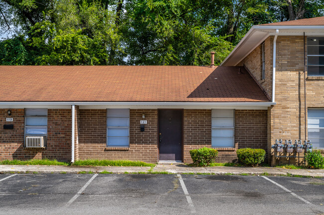 Building Photo - Dixie Downs Apartments