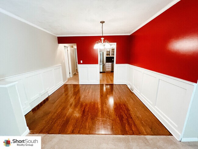 Building Photo - 4 Bed 2 Bath Home in East Grand Rapids For...