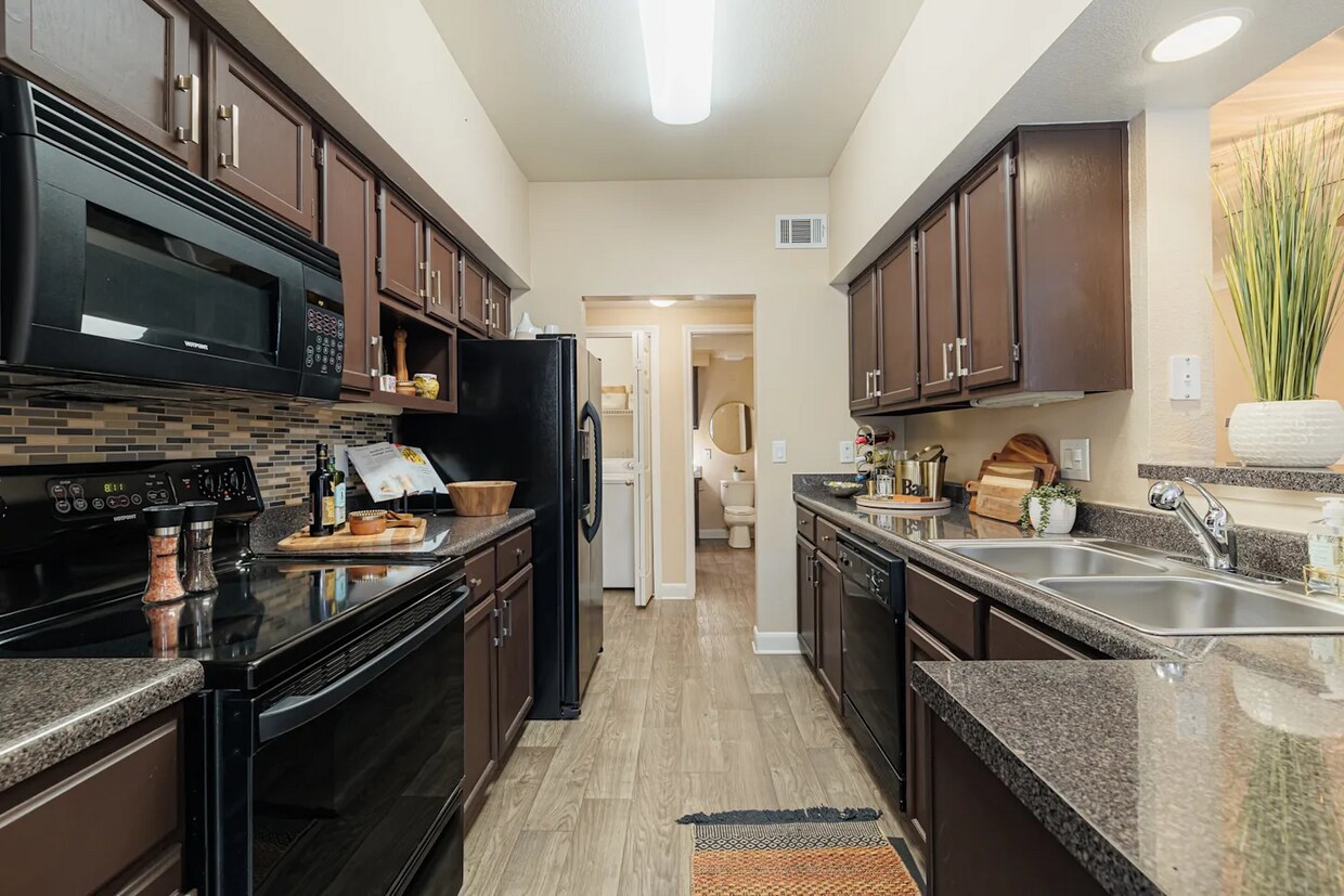 Foto principal - Quiet Luxury Living Just Mins from the Gal...