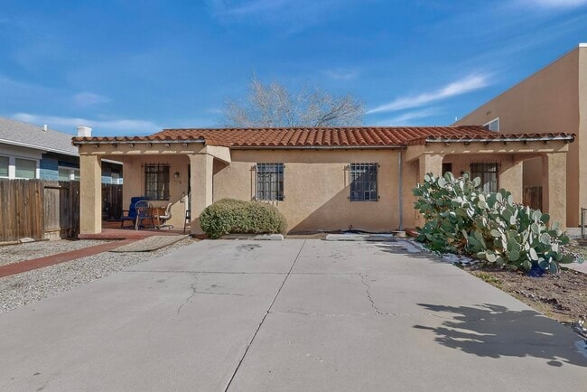 Building Photo - 116 Columbia Dr SE