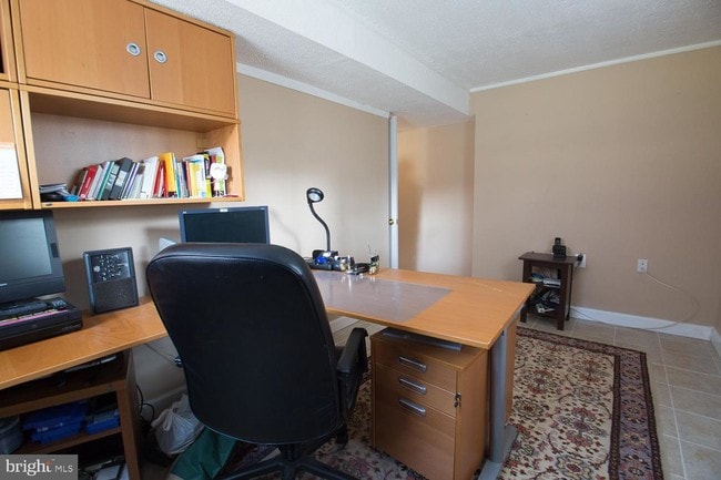 Building Photo - 2868 Glenvale Dr