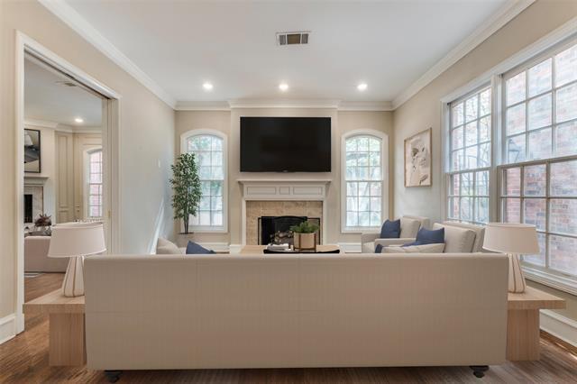 Foto del edificio - 7861 Caruth Ct