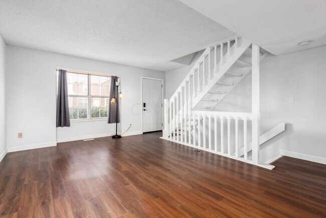 Foto del edificio - 4839 Stoneybrook Blvd