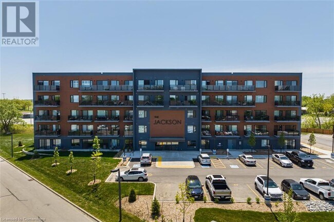 Photo du bâtiment - 64 Main St N