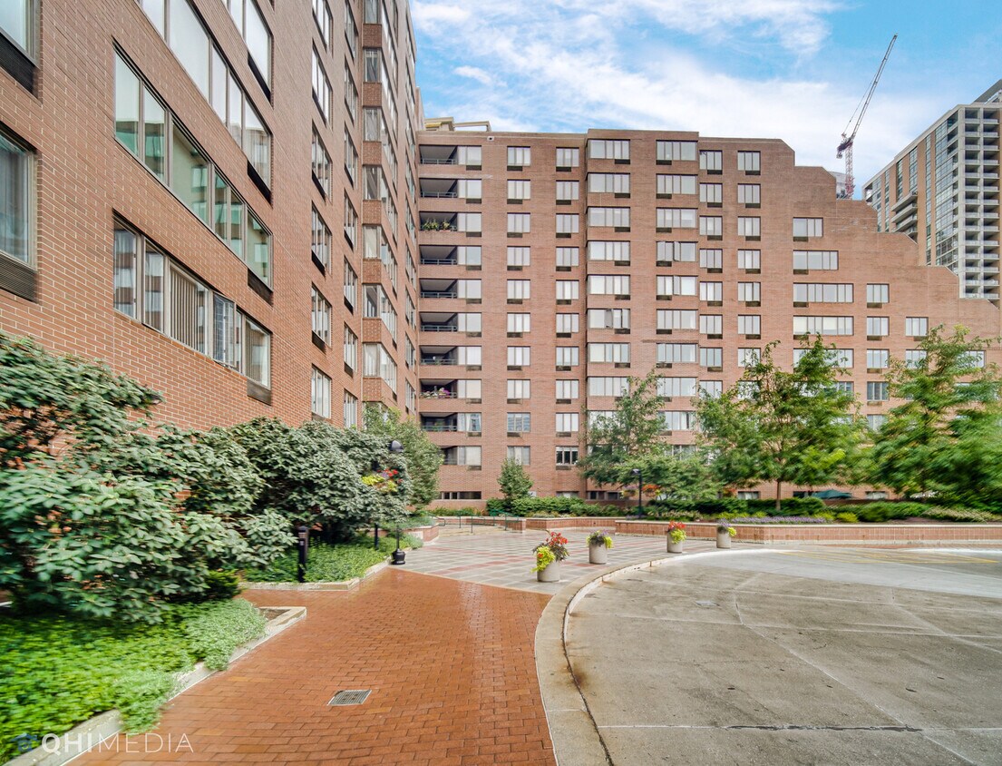 Foto principal - 801 S Plymouth Ct