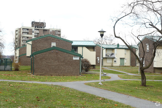 Foto del edificio - Forrestal Heights