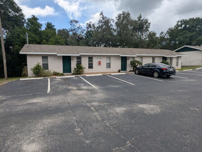 Foto del edificio - 37232 Clinton Ave