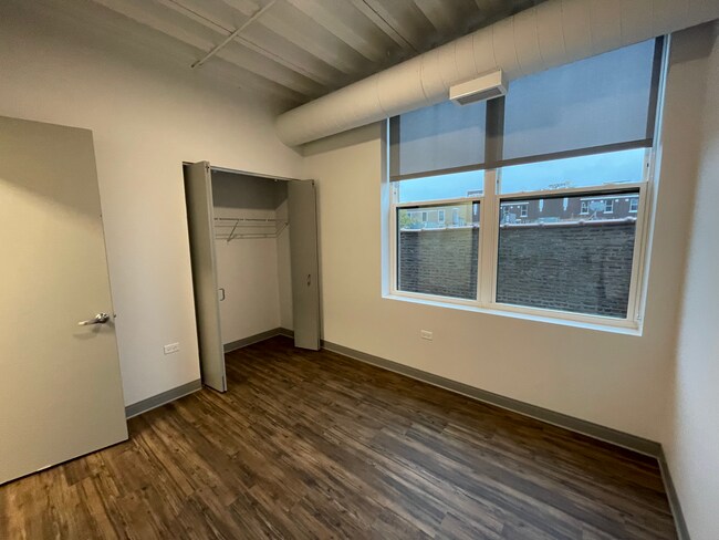 Foto del edificio - 3921 N Sheridan Rd