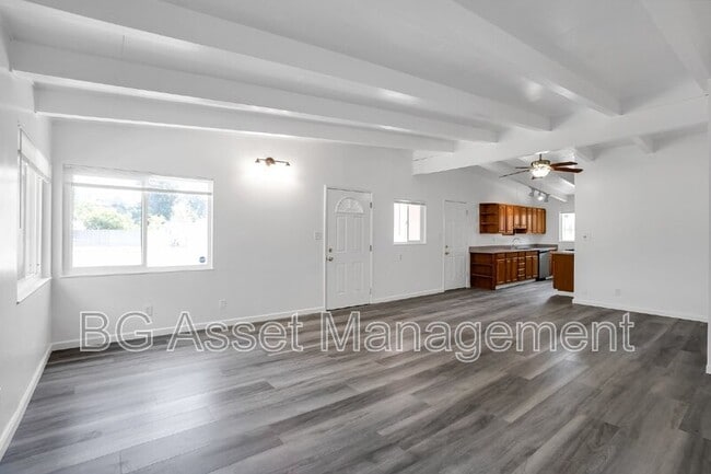 Foto del edificio - 1588 Ridgecrest Rd
