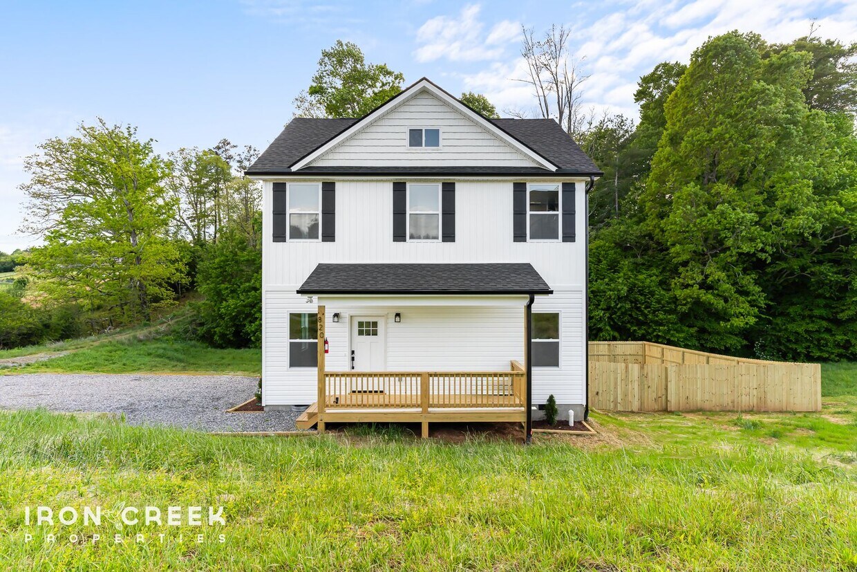 Primary Photo - Modern 3-Bed/2.5-Bath Home with Fenced Yar...