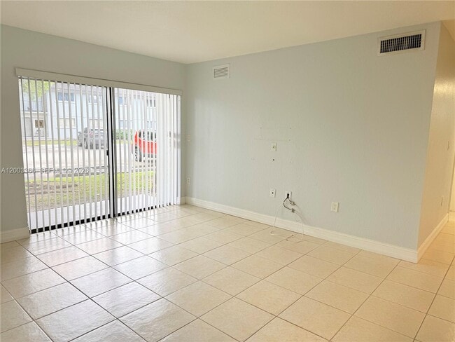 Foto del edificio - 7200 NW 179th St