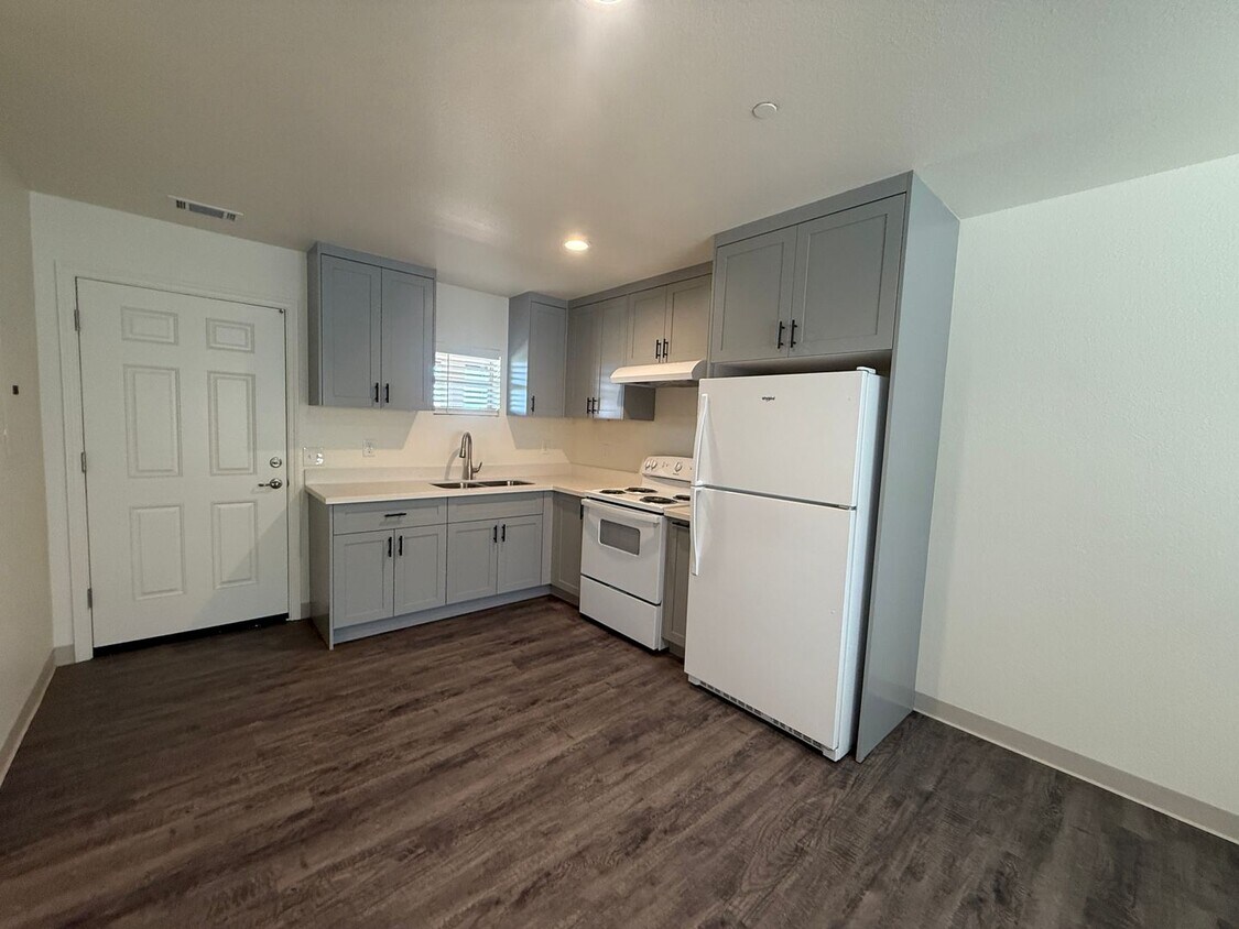 Foto principal - Free Month of Rent for Move in before Dec 1st - Brand New Upstairs 3 Bedroom Apartment