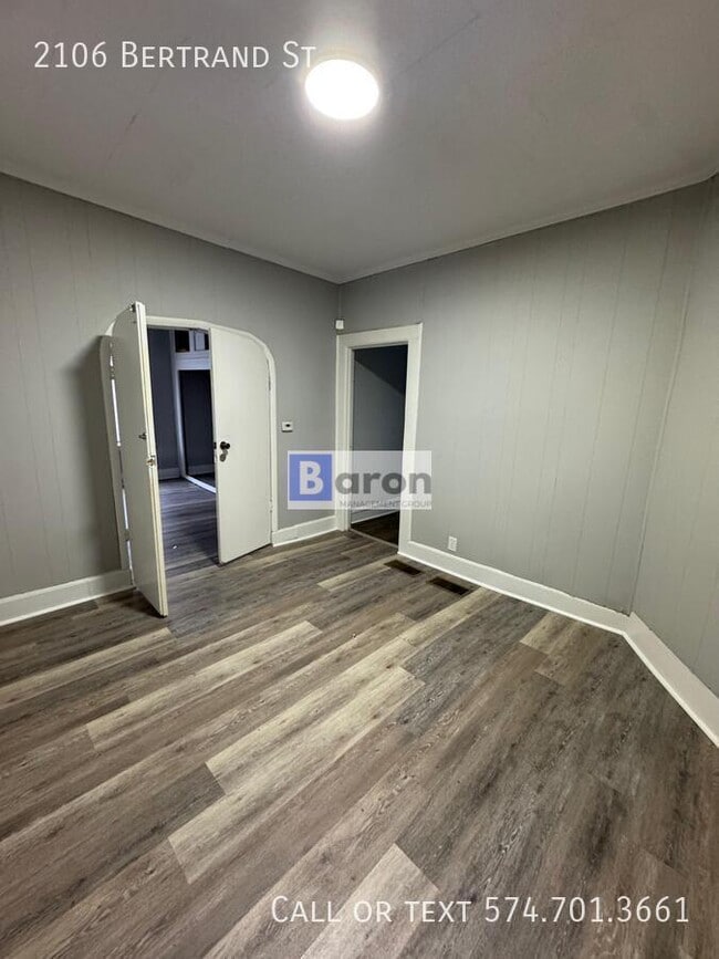 Foto del edificio - 2106 Bertrand St