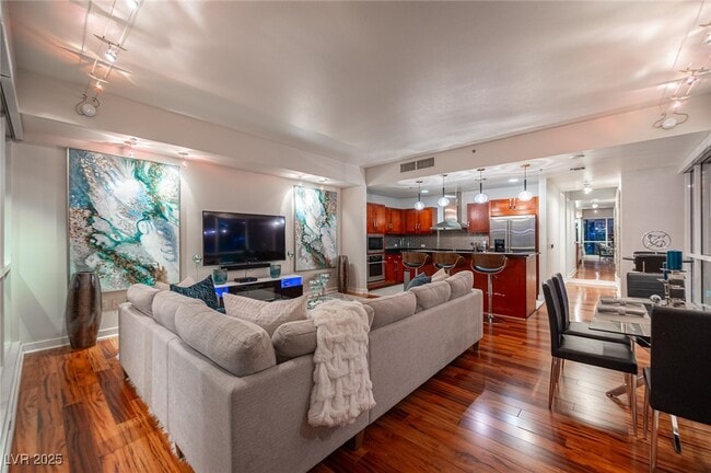 Building Photo - 4525 Dean Martin Dr