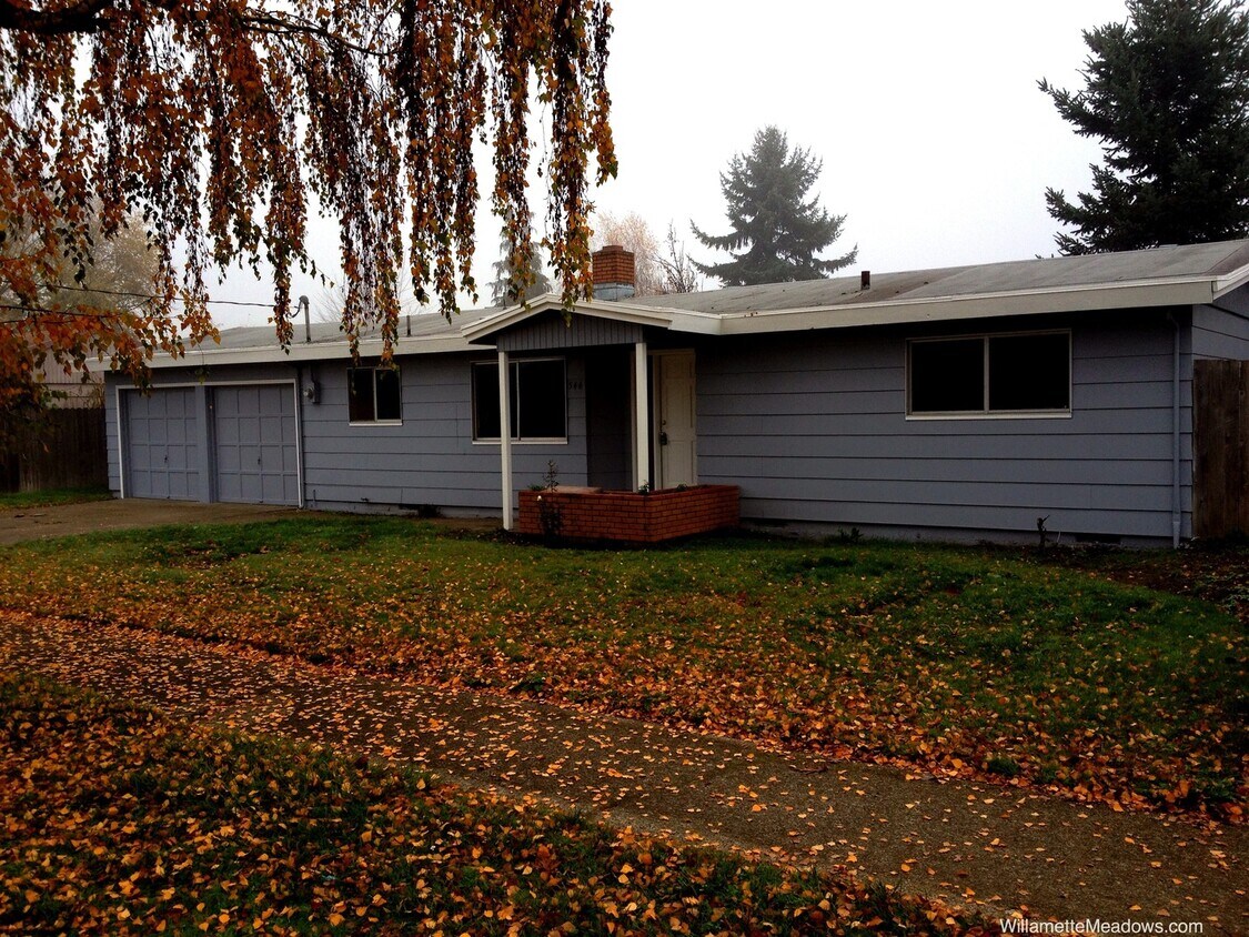 Primary Photo - Spectacular 3 Bedrooms, 1 Bathroom House N...