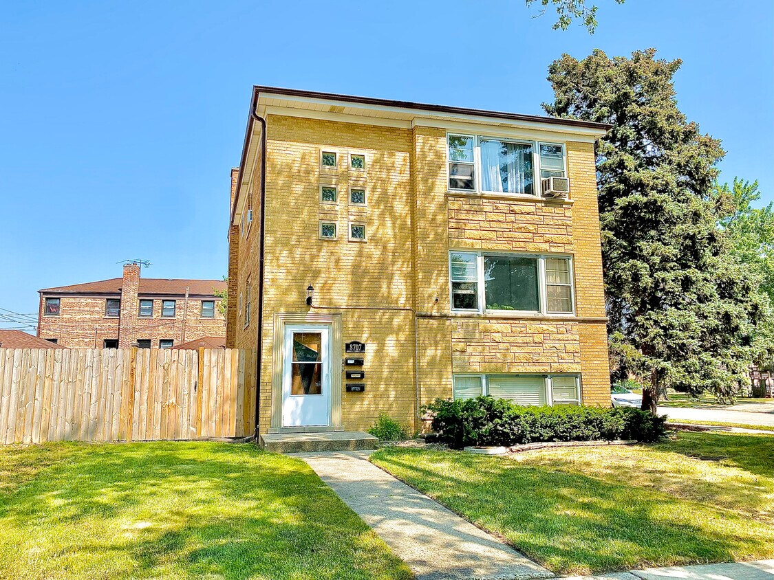 8707 N Oketo Ave Unit 1, Niles, IL 60714 Condo for Rent in Niles, IL