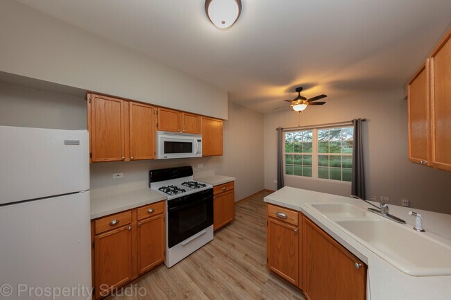 Foto del edificio - 2500 Oak Tree Ln