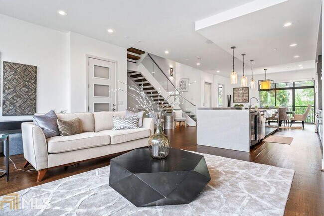 Foto del edificio - 906 Lenox Blvd