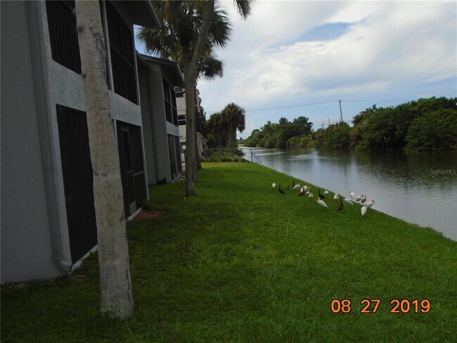 Foto del edificio - 2425 Caring Way