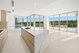 Building Photo - 2411 Laguna Cir