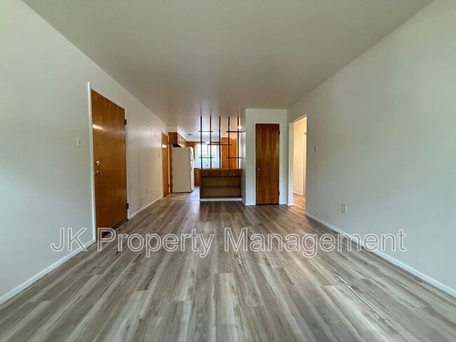 Building Photo - 15 11th St S