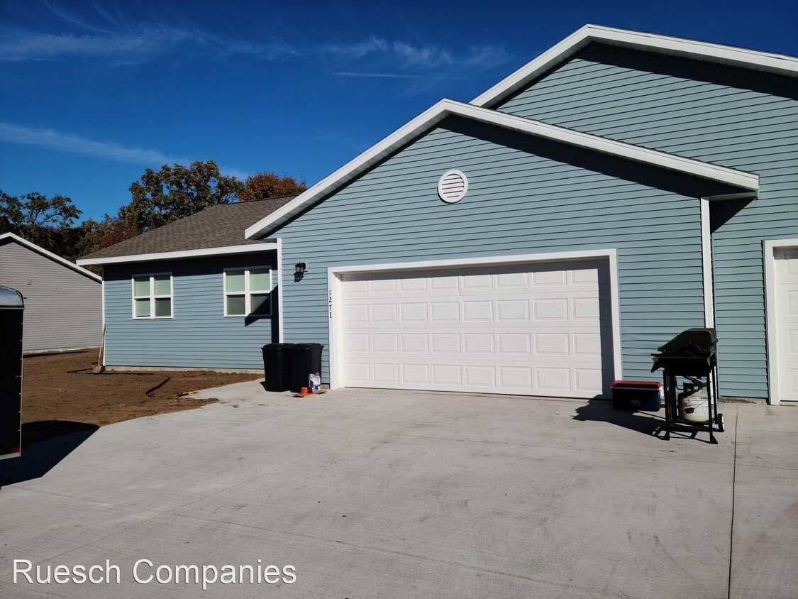 3 br, 2 bath House 1271 Evergreen Avnue House for Rent in Wisconsin