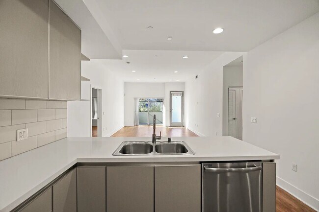 Foto del edificio - 5308 Sepulveda Blvd