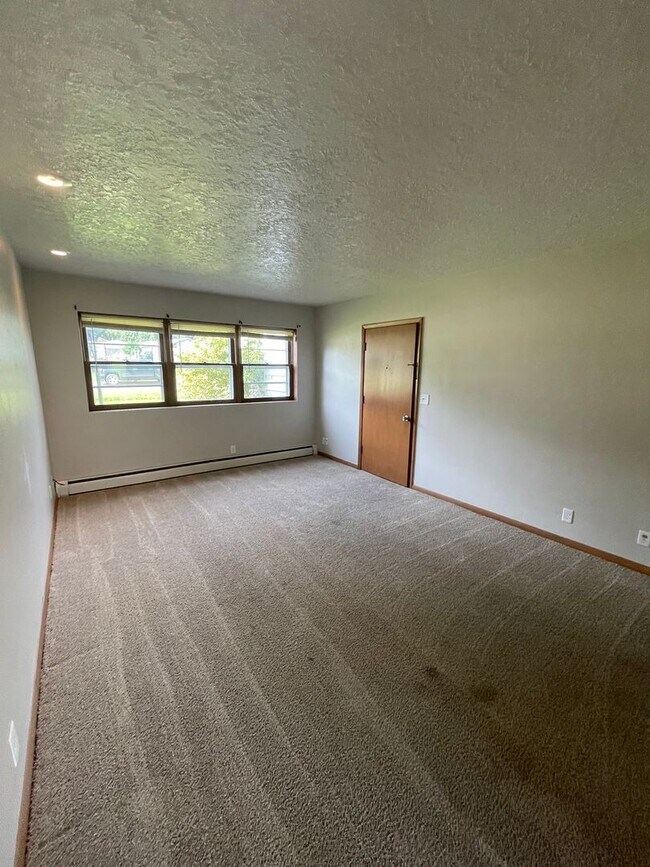 Foto del edificio - 1344 Meadow Ln