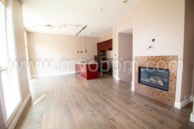 Foto del edificio - Downtown Living | Short Term Lease Available