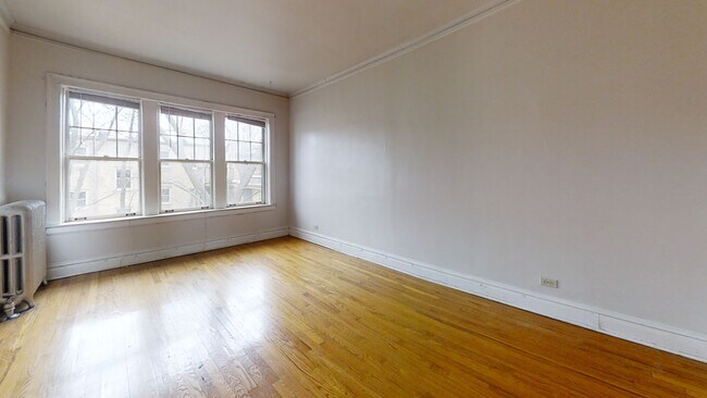 Building Photo - 822 Reba-3N