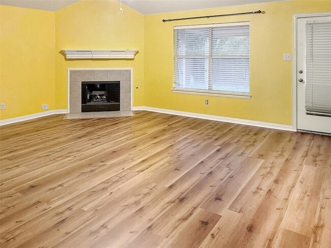 Building Photo - 402 Calvary Dr