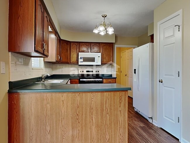 Building Photo - 8778 Woodridge Dr