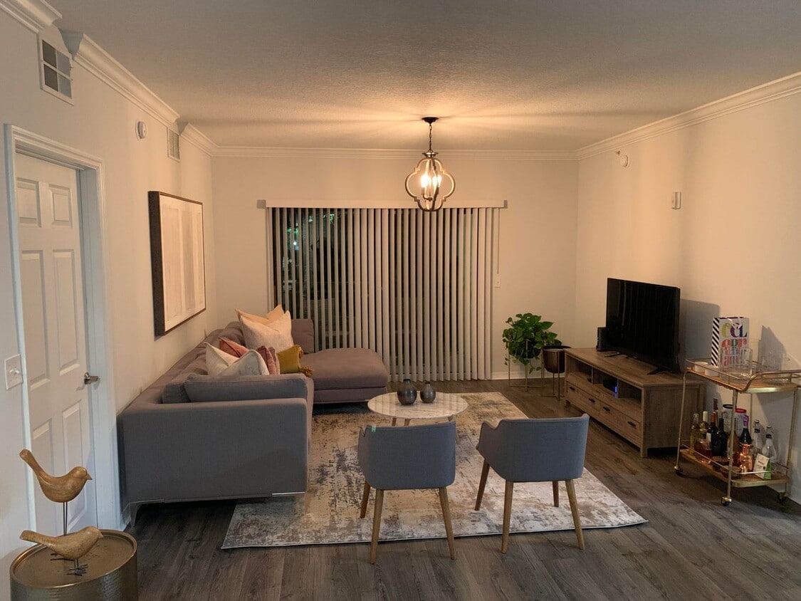 Foto del edificio - 4903 Midtown Ln