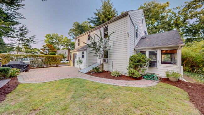 Building Photo - 510 High Ridge Rd