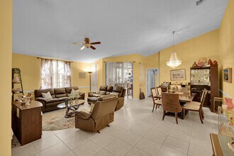 Building Photo - 5379 Verona Dr
